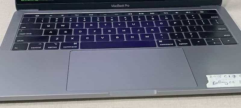 Macbook Pro 2018 13.3" Intel Core i7 16/256 GB Touchbar 7