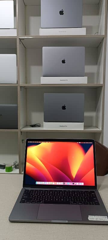 Macbook Pro 2017 13.3" intel i7 16/1Tb touchbar 1