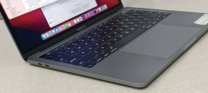 Macbook Pro 2017 13.3" intel i7 16/1Tb touchbar 6