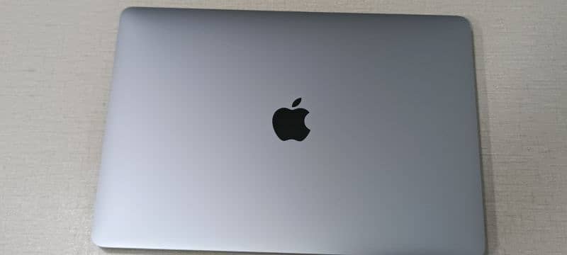 Macbook Pro 2017 13.3" intel i7 16/1Tb touchbar 8