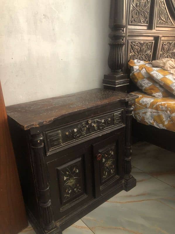 Chinioti bed/Side tables 3