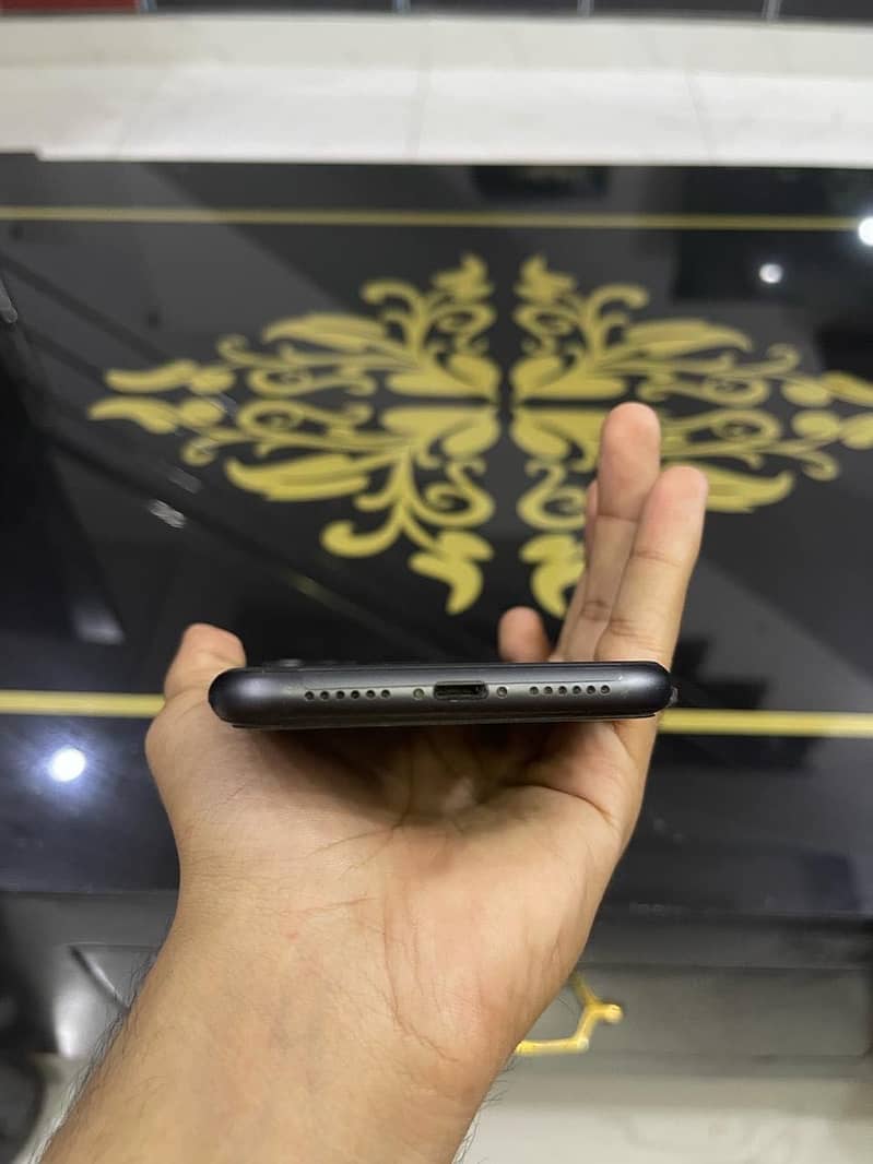 Iphone11 Factory Unlock 64 Gb exchange possible 3