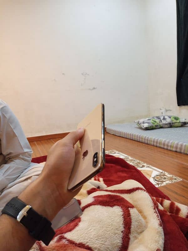 iphone xsmax pta approved 256gb 3
