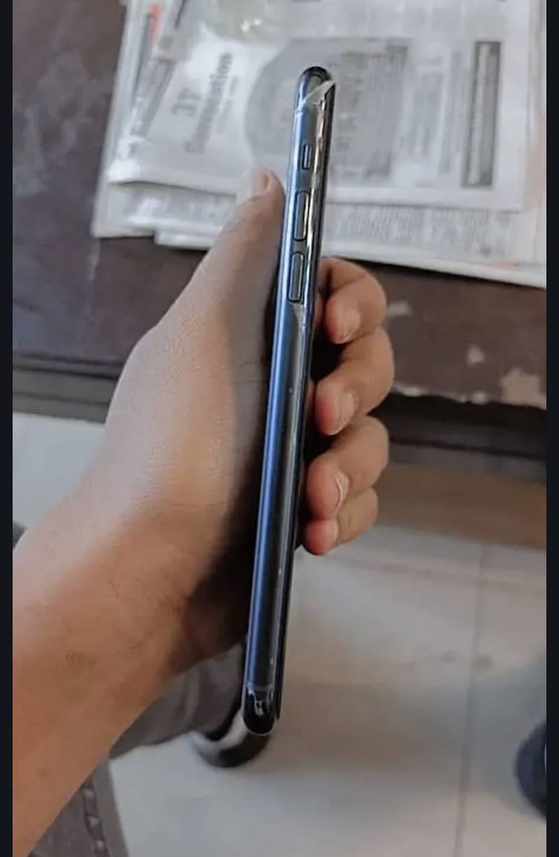 iphone 11 pro max 4
