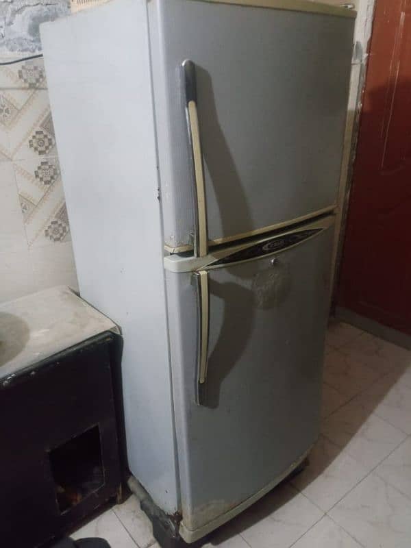 Fridge. Good Condtion 2