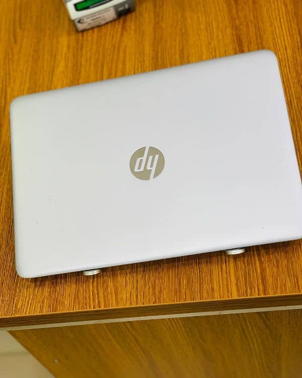 Hp EliteBook TouchScreen Core i5 6th Genration 8GB Ram / 256GB SSD M. 2 3