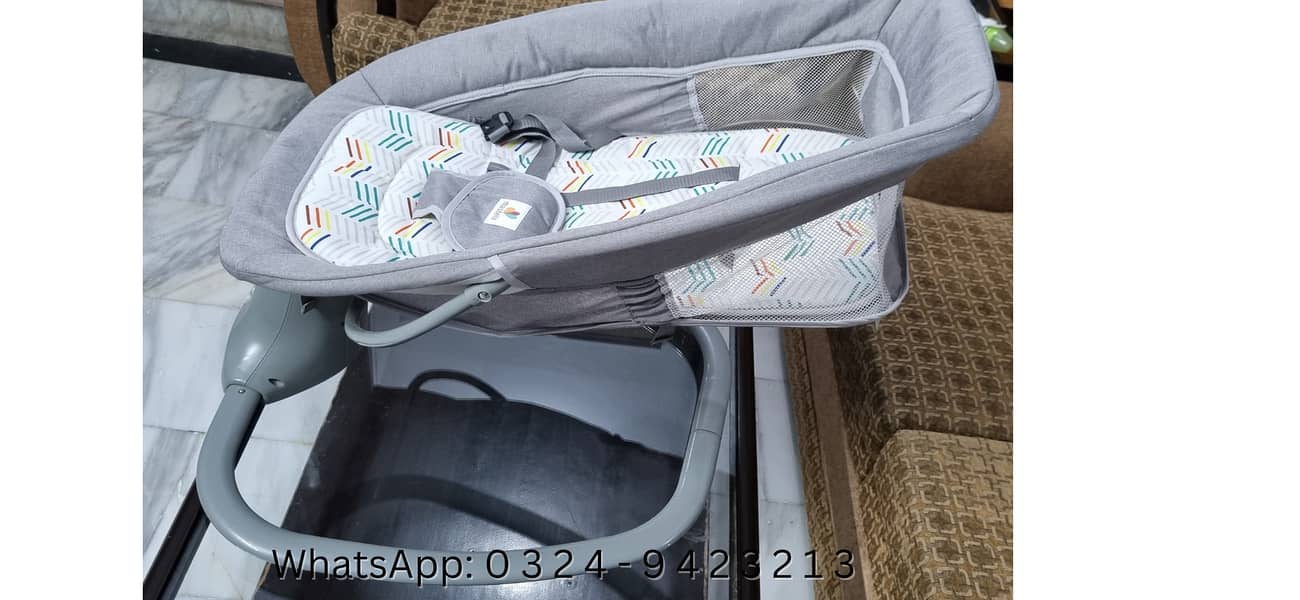 Mastela 3-in-1 Deluxe Multi-Functional Bassinet 2