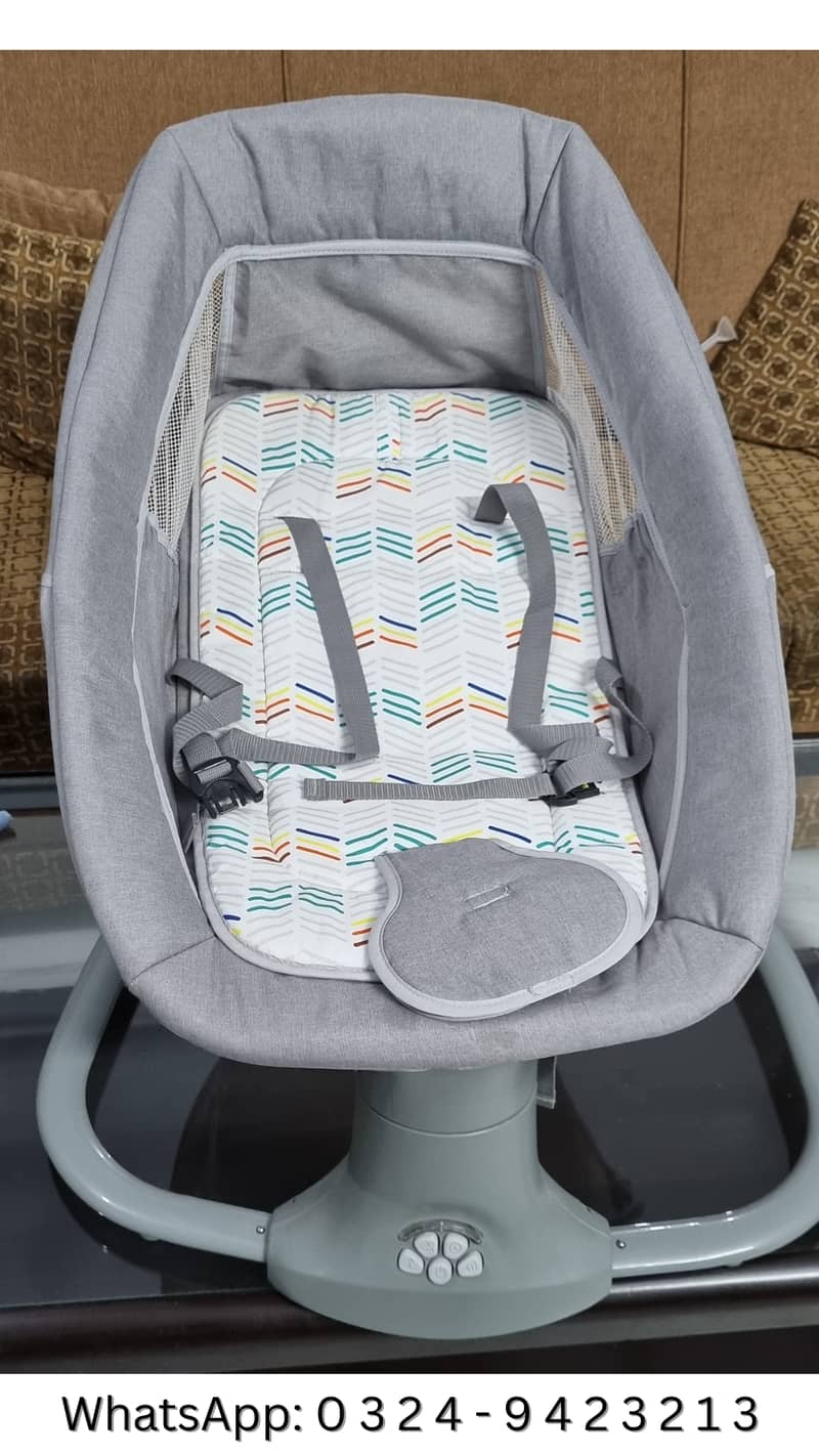 Mastela 3-in-1 Deluxe Multi-Functional Bassinet 5