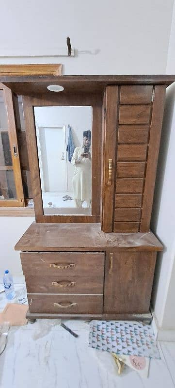 Excellent Condition dressing table for sale 0