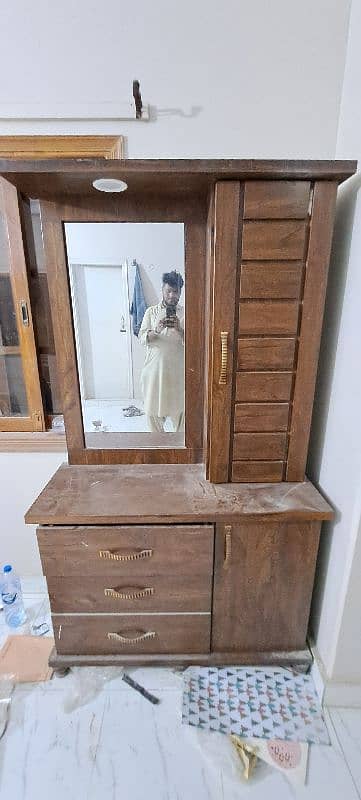 Excellent Condition dressing table for sale 1