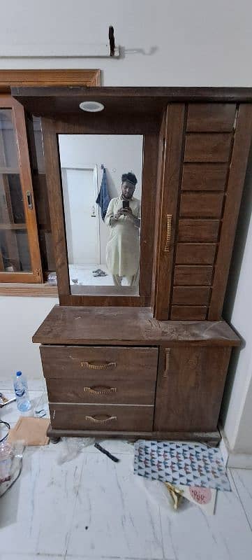 Excellent Condition dressing table for sale 3