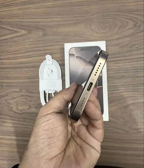 16 Pro Max Dessert Titanium 2