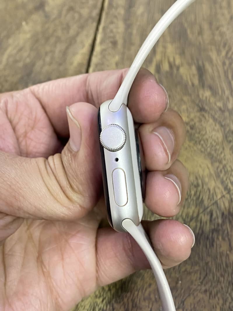 Apple watch series SE 40mm 100% battery health 2