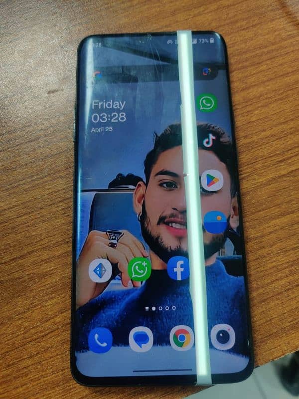 mobile ka panel tota hye or 1 line aye hye 0