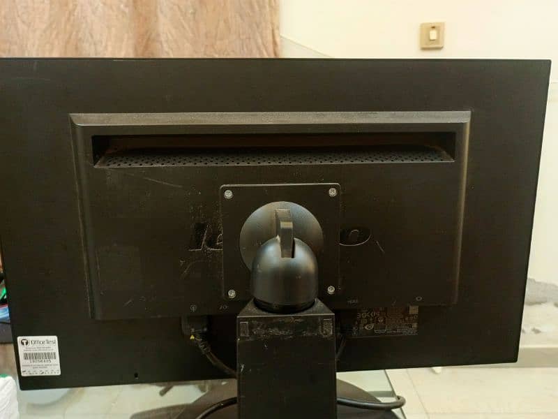 lenovo 24 inch led/LCD monitor with HDMI 4