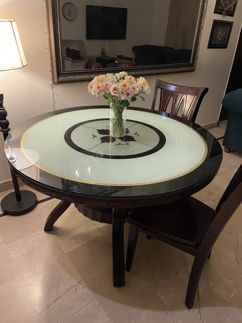 Glass dining table with wooden structure with four chairs 1