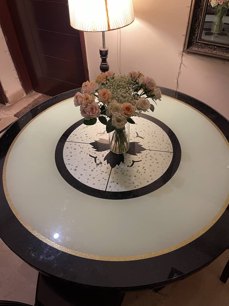 Glass dining table with wooden structure with four chairs 2