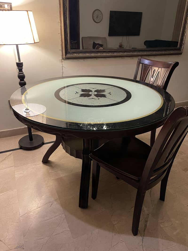 Glass dining table with wooden structure with four chairs 5