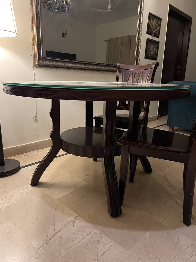 Glass dining table with wooden structure with four chairs 6
