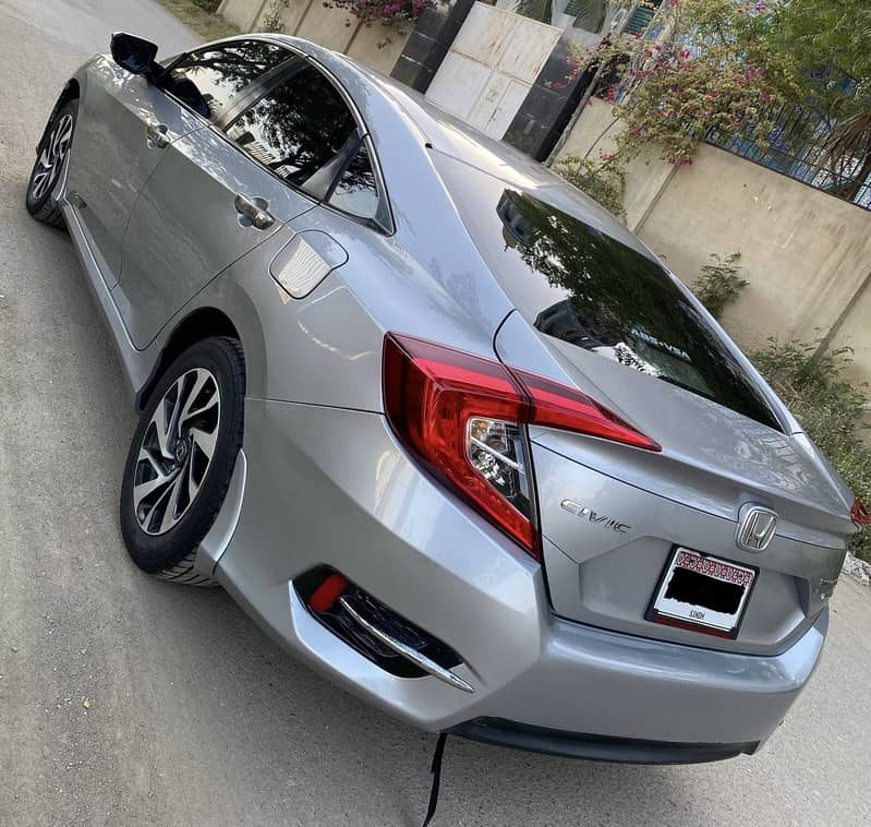 Honda civic ug X 2016/17 top of the line 4