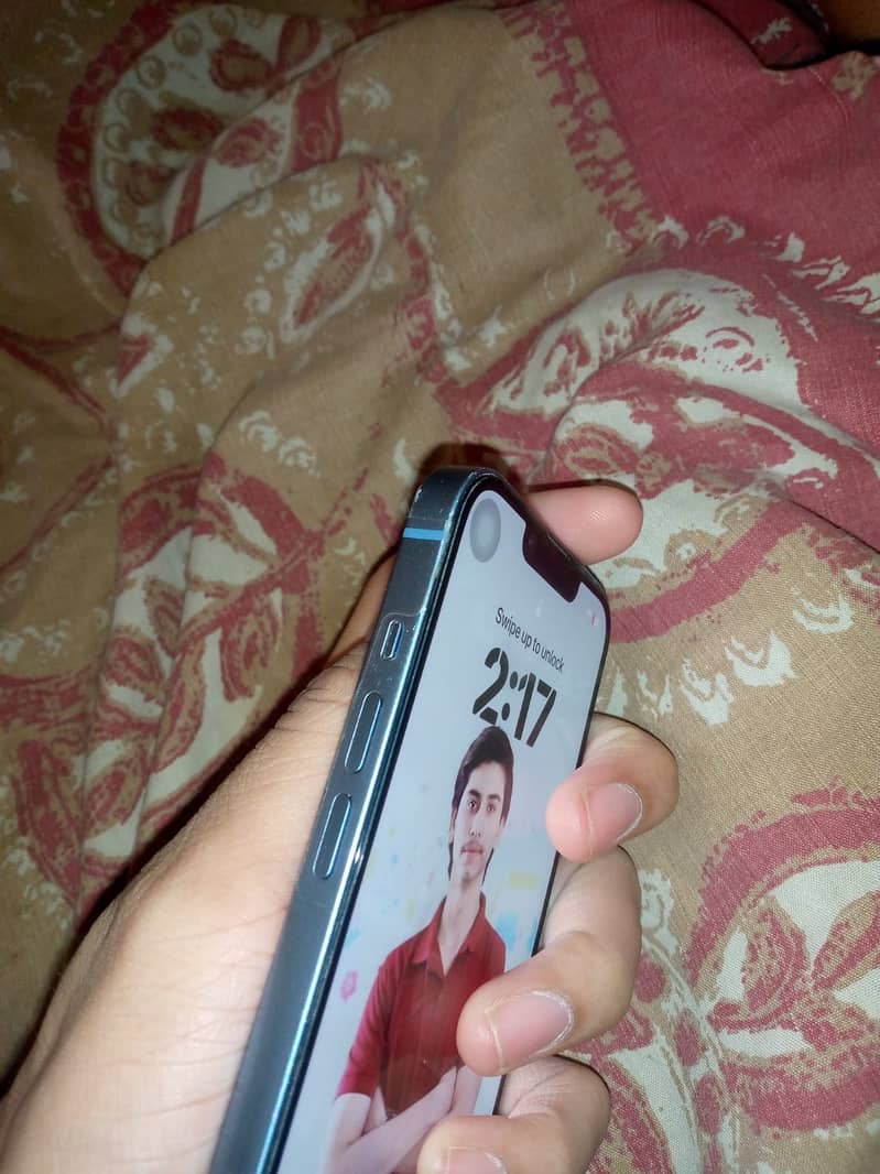 iPhone 14 3