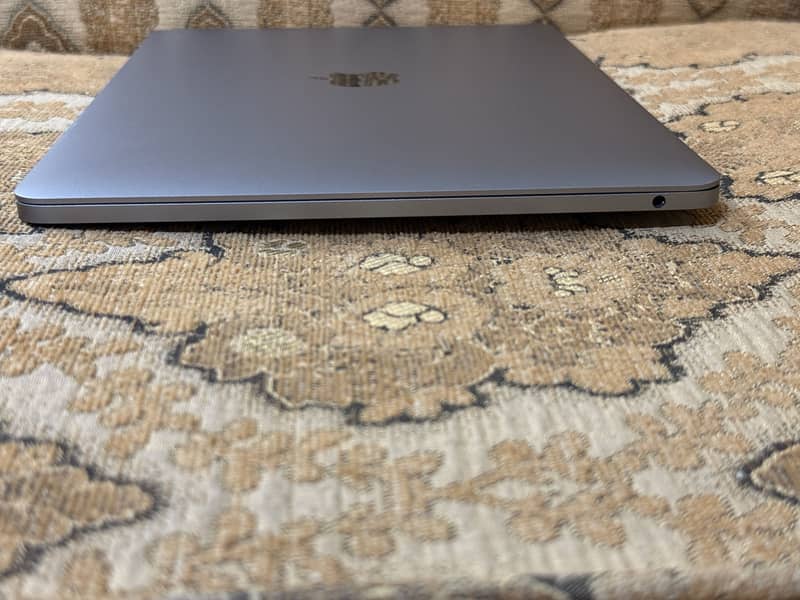 MacBook Pro 13 Inch 8GB/256GB M2 2022 Space Grey 7