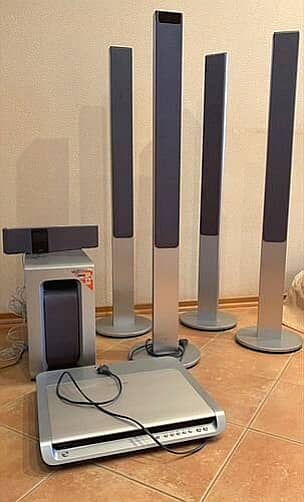 Sony Home Theatre 5.1 Surround 1000 Watts HCD-SR4W with 2 SubWoofers 0