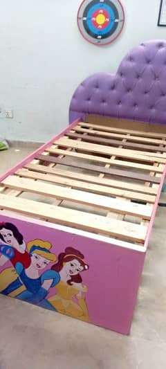 pink and purple bed in good condition
