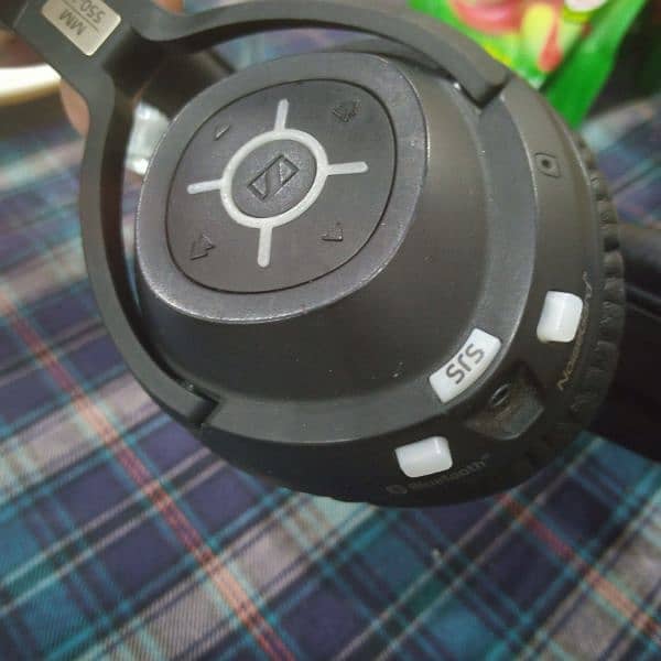 Sennheiser MM 550-X Wireless Bluetooth Travel Headphones 11