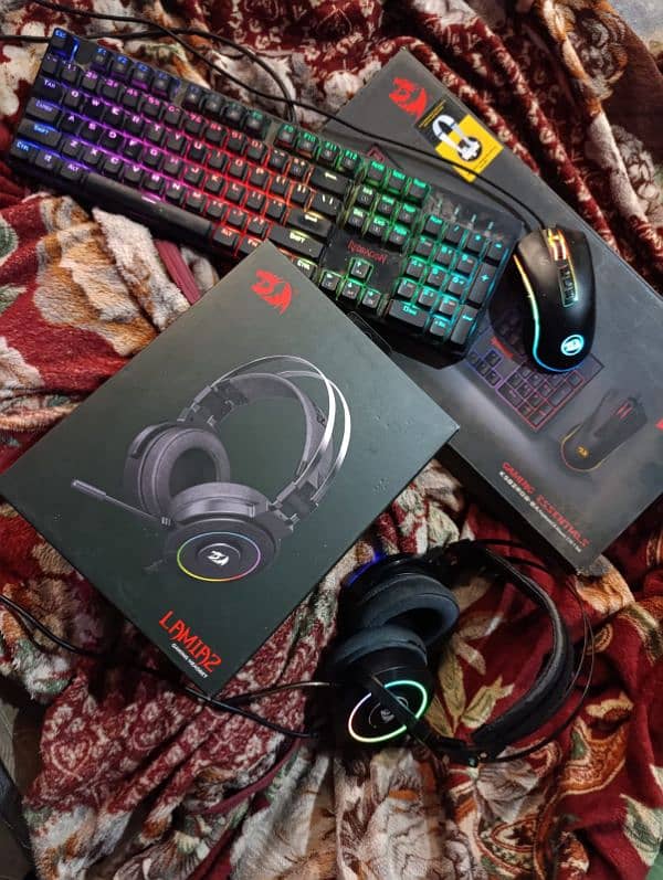 Redragon keyboard mouse headphone 1