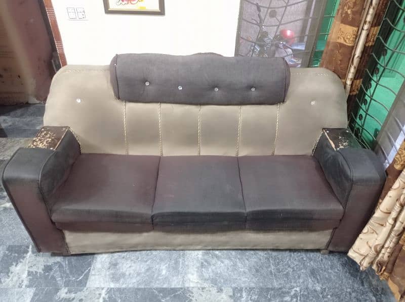 COMPLETE USED SOFA SET IS FOR URGENT SALE 1