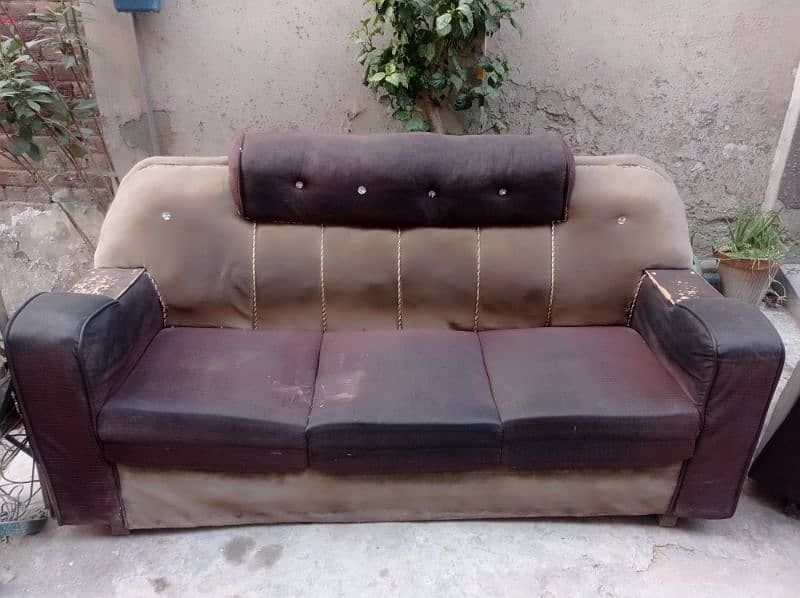 COMPLETE USED SOFA SET IS FOR URGENT SALE 4