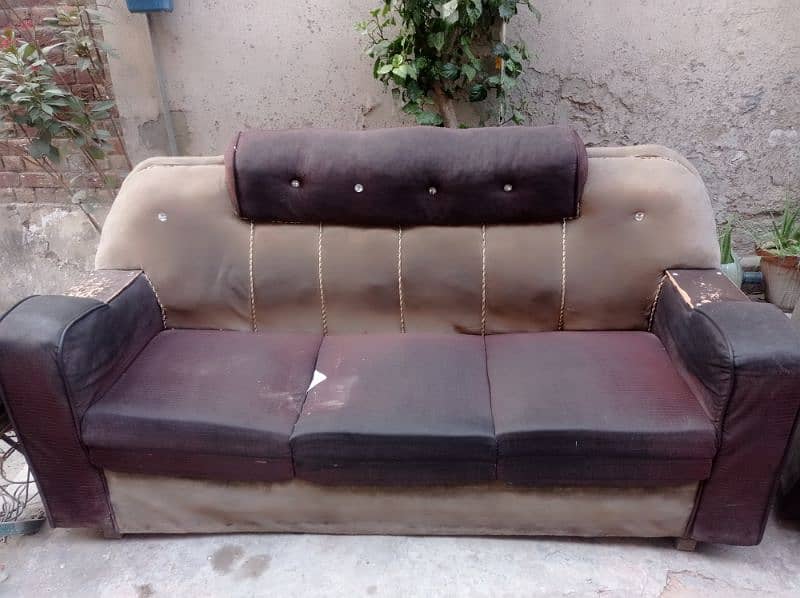 COMPLETE USED SOFA SET IS FOR URGENT SALE 6