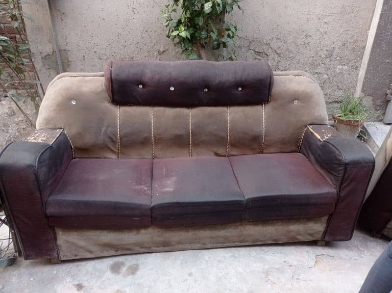 COMPLETE USED SOFA SET IS FOR URGENT SALE 7