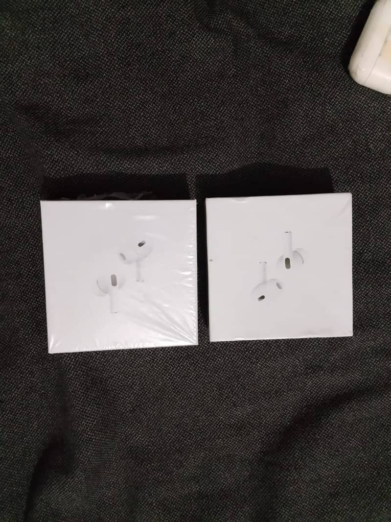 (2 pieces )Air buds / Air Pod pro 2 for sale 3