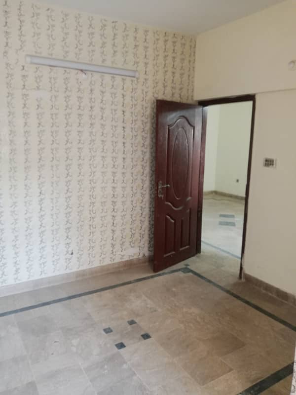 FLAT FOR RENT PHASE 4 STREET 10 3RD FLOOR 3 BED 1150SQFT 3 WASHROOM CONER EAST 0322.5996882 1