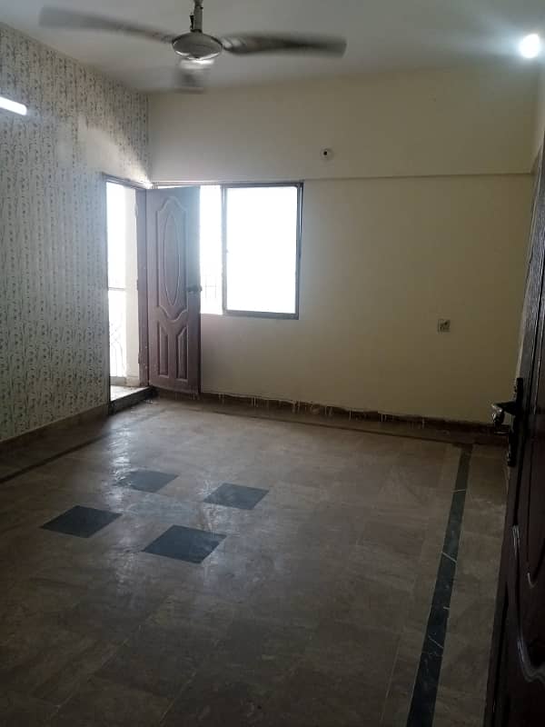 FLAT FOR RENT PHASE 4 STREET 10 3RD FLOOR 3 BED 1150SQFT 3 WASHROOM CONER EAST 0322.5996882 4