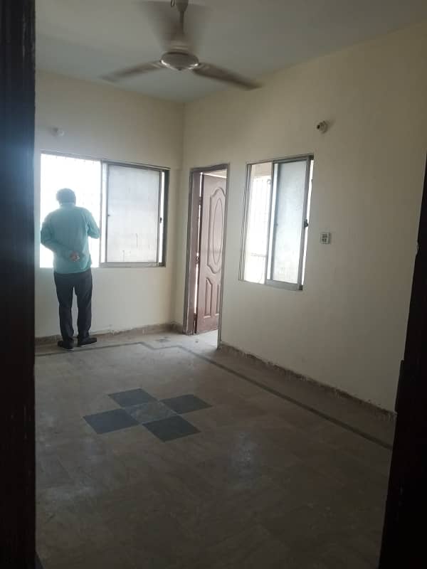 FLAT FOR RENT PHASE 4 STREET 10 3RD FLOOR 3 BED 1150SQFT 3 WASHROOM CONER EAST 0322.5996882 5