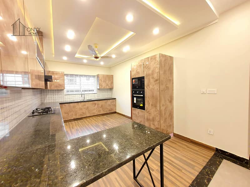 1 Kanal Double Unit 6 Bed House At Very Reasonable Price 10