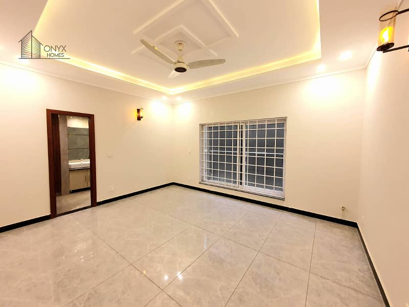 1 Kanal Double Unit 6 Bed House At Very Reasonable Price 13