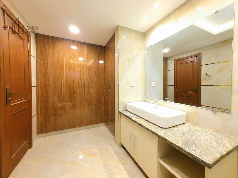 1 Kanal Double Unit 6 Bed House At Very Reasonable Price 16