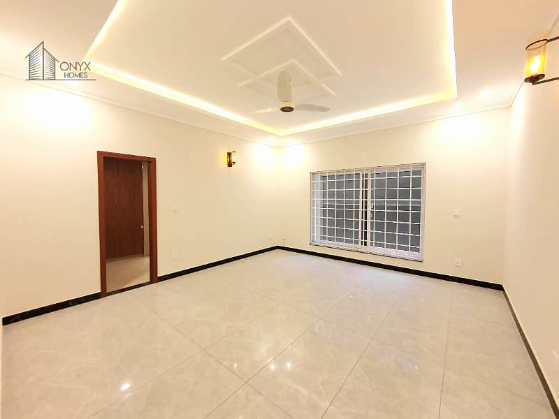 1 Kanal Double Unit 6 Bed House At Very Reasonable Price 17
