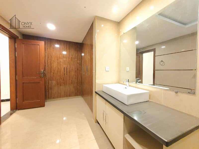 1 Kanal Double Unit 6 Bed House At Very Reasonable Price 20