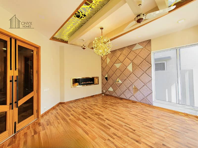 Designer 1 Kanal House With 15 KV Solar 7