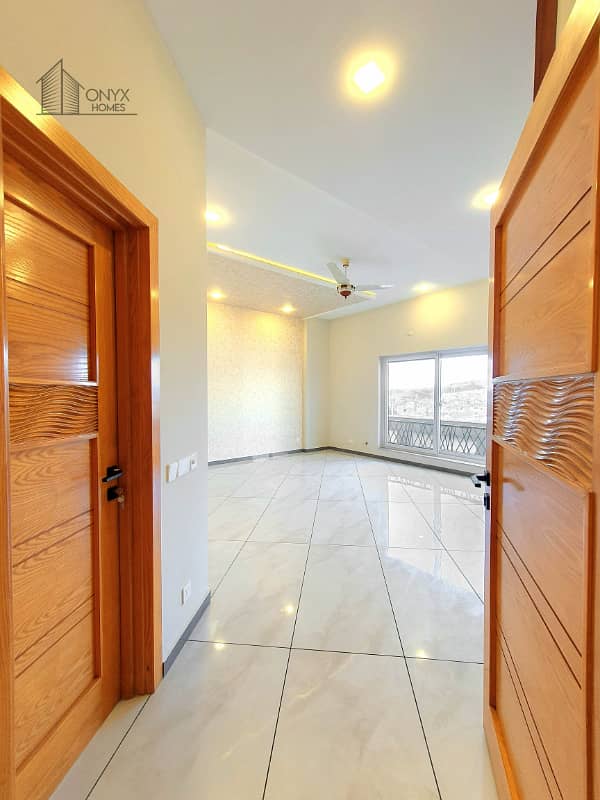 Designer 1 Kanal House With 15 KV Solar 18