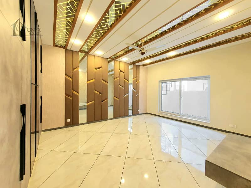 Designer 1 Kanal House With 15 KV Solar 25