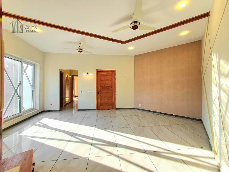 Designer 1 Kanal House With 15 KV Solar 36