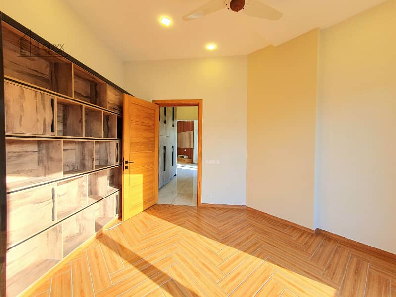Designer 1 Kanal House With 15 KV Solar 38