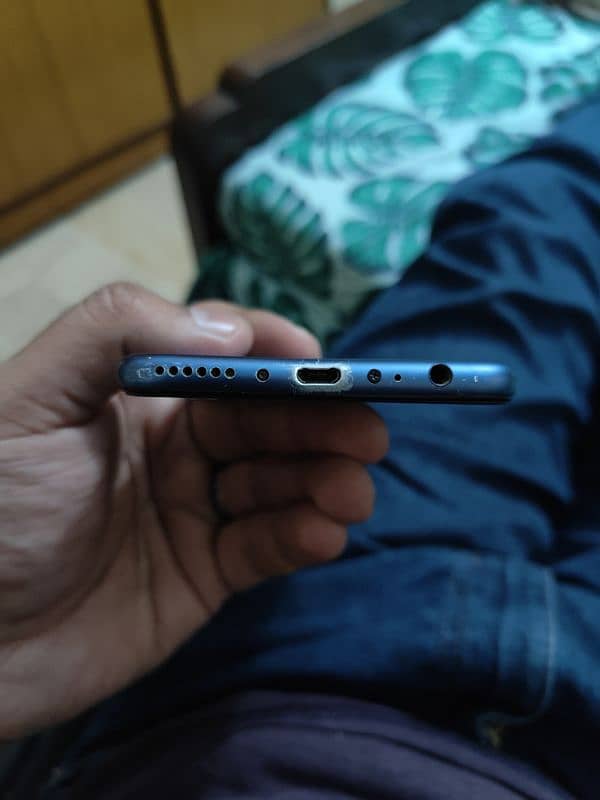 Huawei mate 10 lite only phone bulbul ka bacha jesa piece hai 5