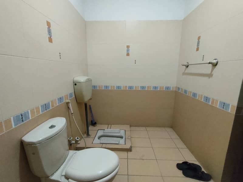 16 Marla Fully Furnished House's Room Available For Rent. 3